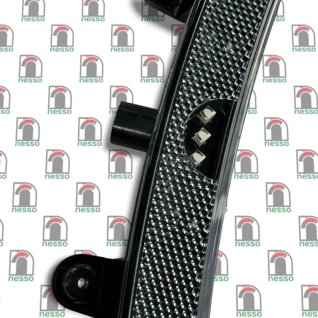 22AA991GP Smoked Tinted RIGHT LED Side Blinker Marker Light Mclaren GT